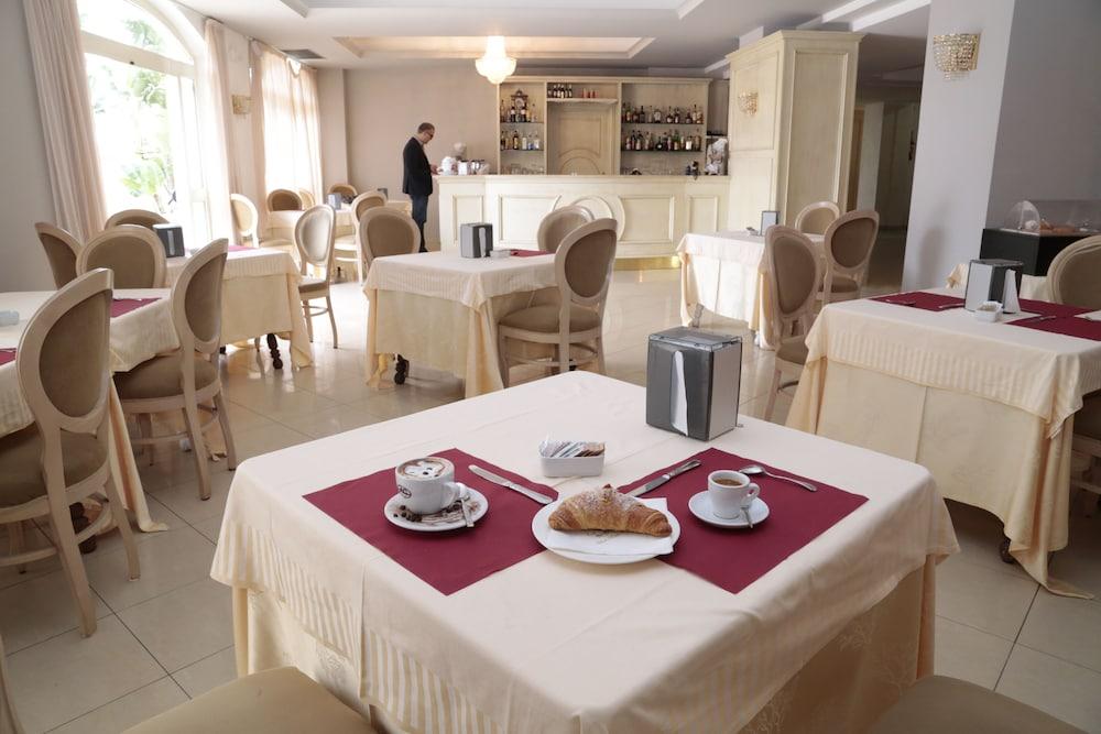 Club Hotel Kennedy Roccella Ionica Dış mekan fotoğraf