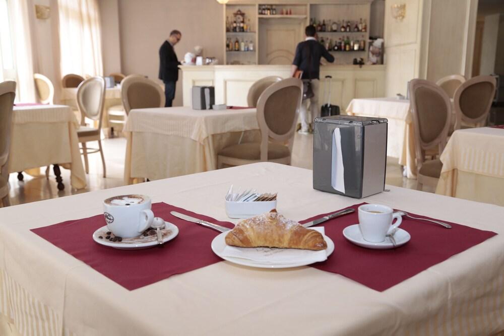 Club Hotel Kennedy Roccella Ionica Dış mekan fotoğraf