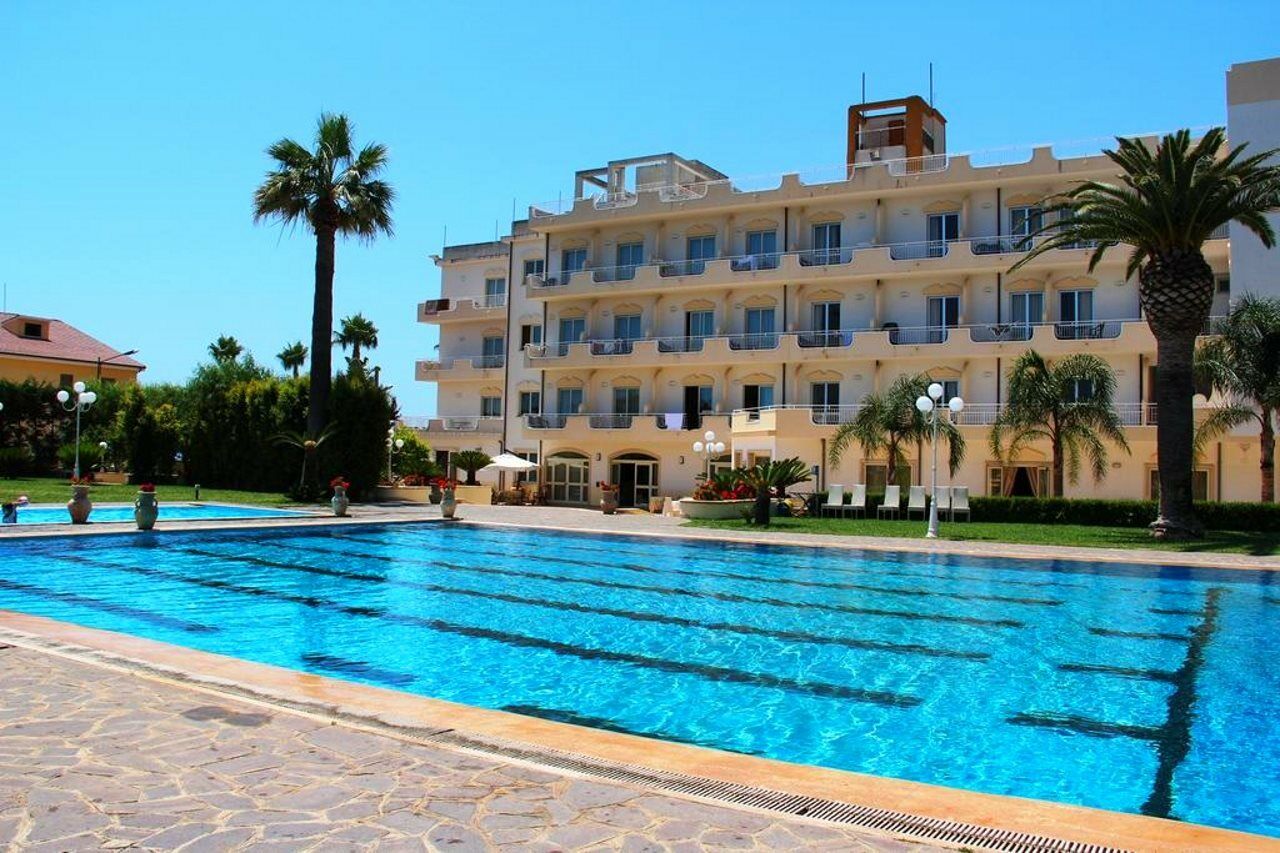Club Hotel Kennedy Roccella Ionica Dış mekan fotoğraf