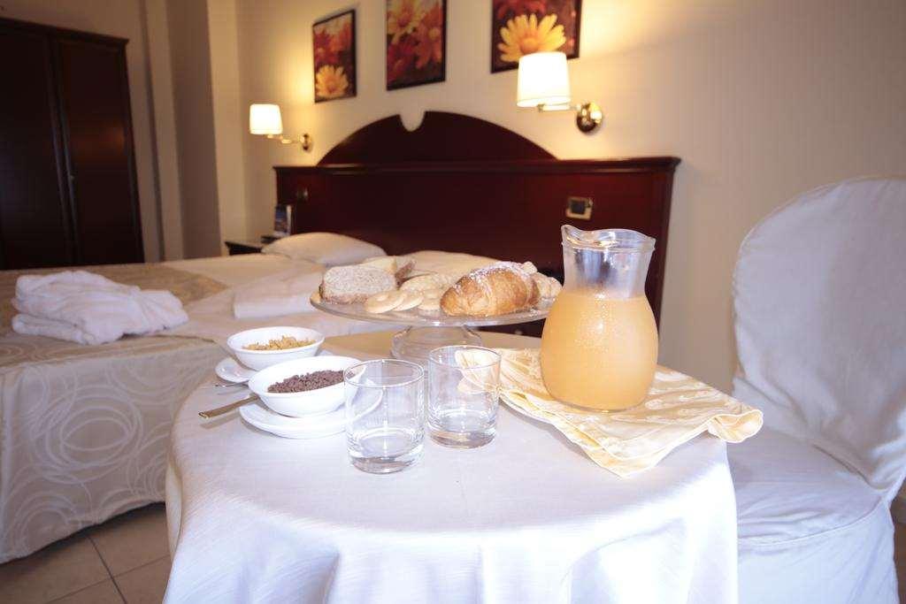 Club Hotel Kennedy Roccella Ionica Oda fotoğraf
